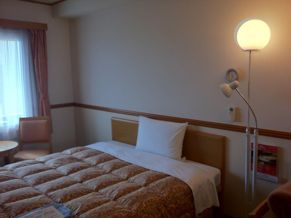 Toyoko Inn Higashi-Hiroshima Saijo Ekimae Номер фото